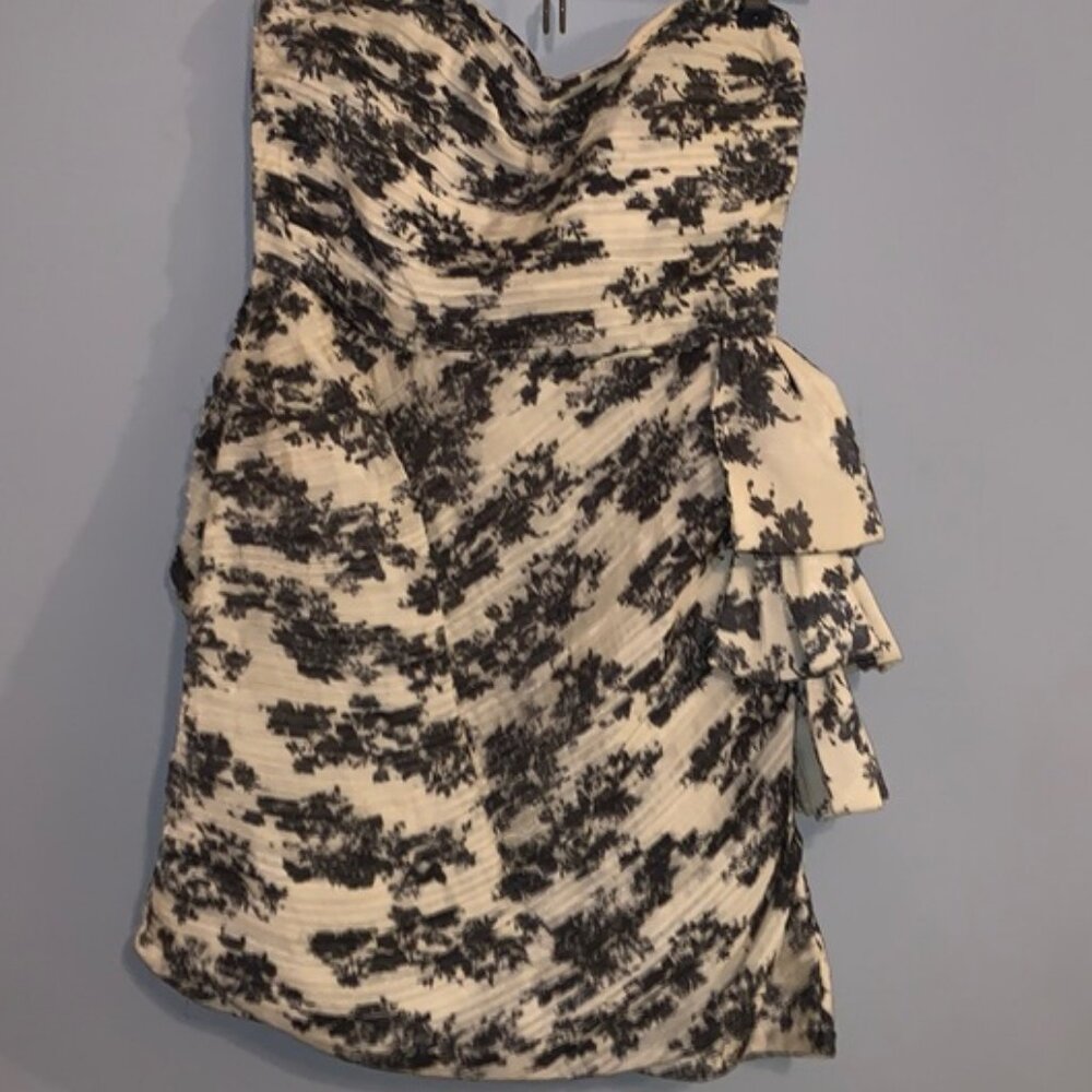 STRAPLESS DRESS